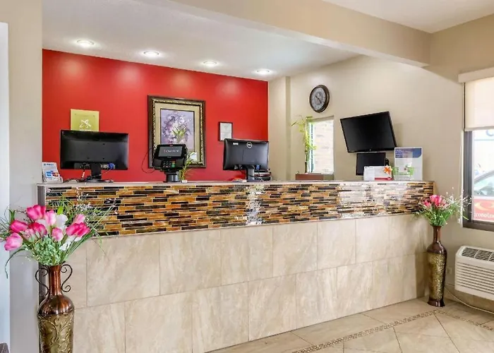 Hotel Econo Shorewood