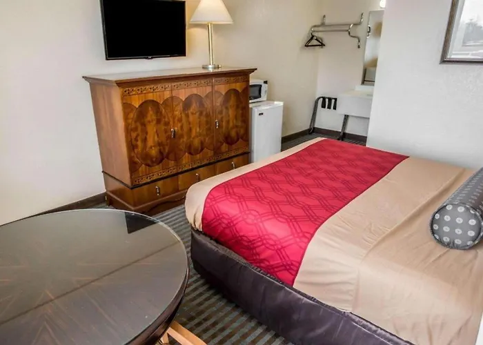 Econo Hotel 2*